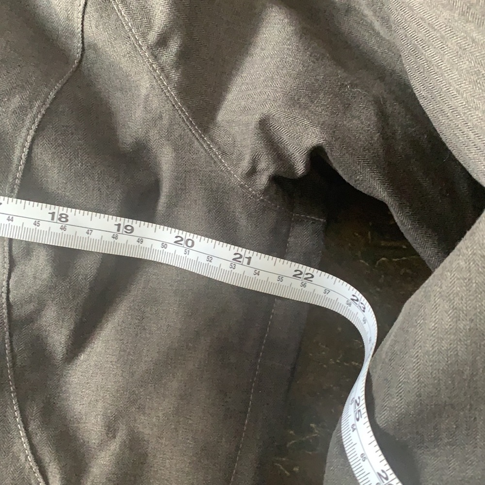 The North Face Women's Gray Hooded Jacket with Light Pink Lining - Picture 11 of 12